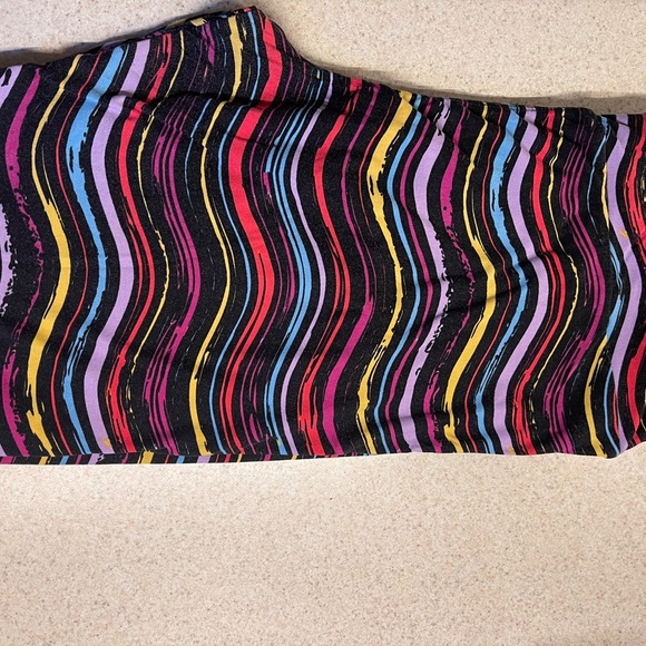 Groovy tall and curvy LuLaRoe leggings. - Picture 2 of 3